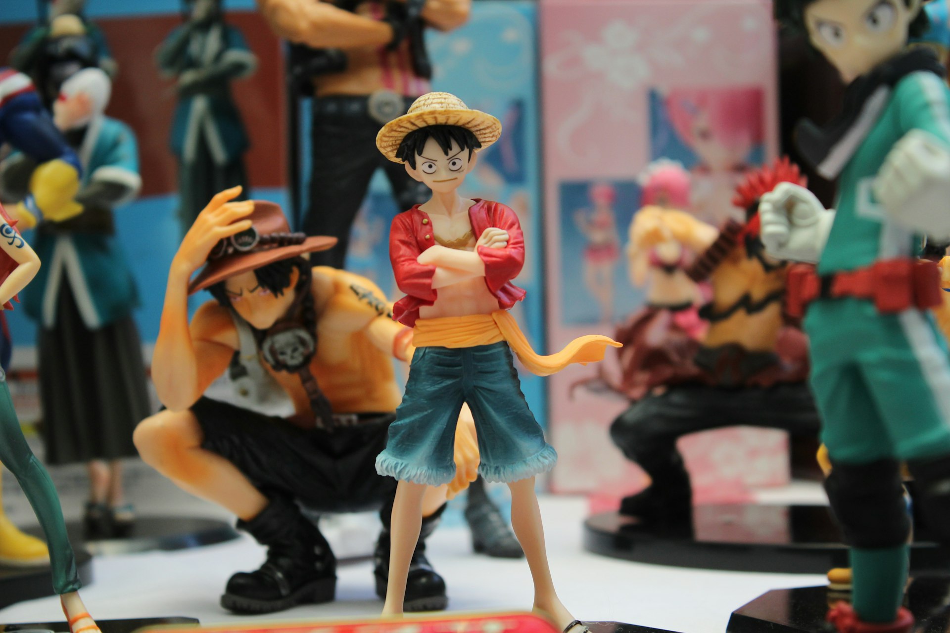 one piece luffy in yellow dress figurine